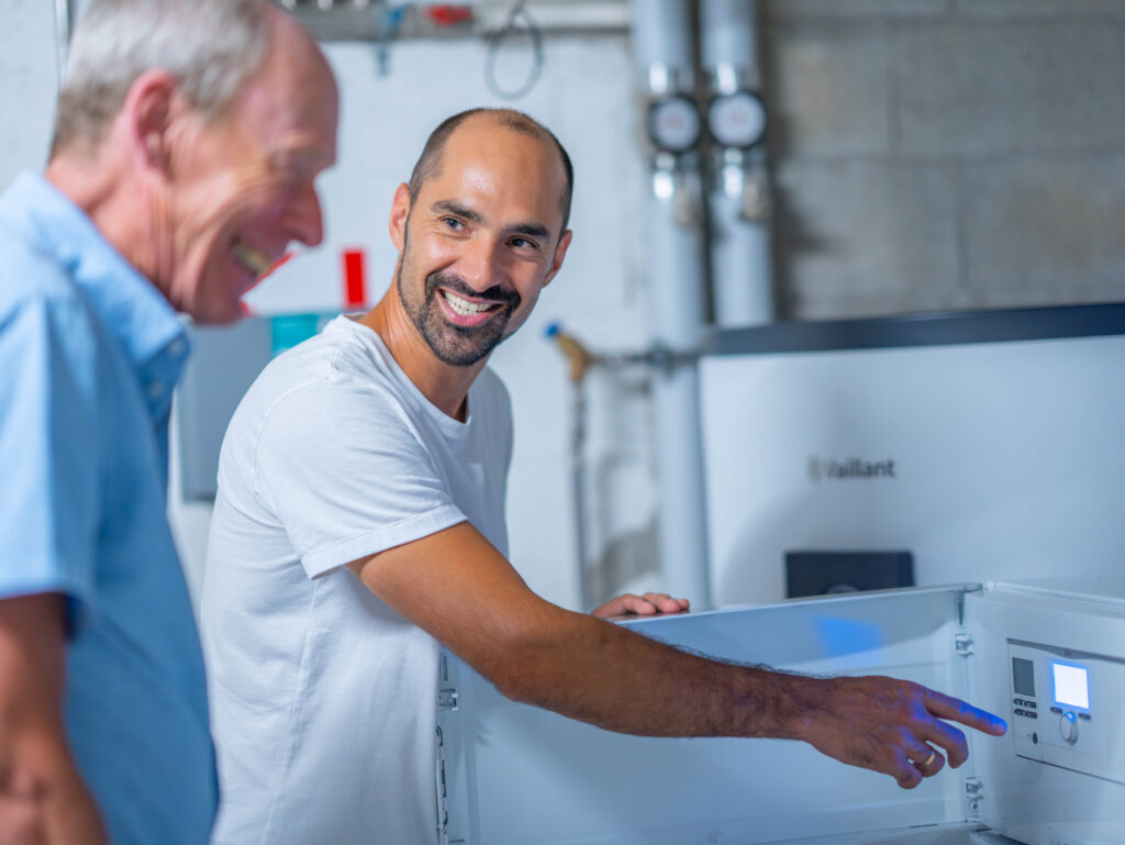 Le conseiller en impulsion montre la pompe à chaleur